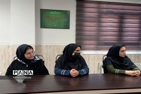 جلسه شورای دانش‌آموزی با محوریت دهه‌ فجر در دبیرستان شاهد شهدای اقتدار شهرستان ملارد