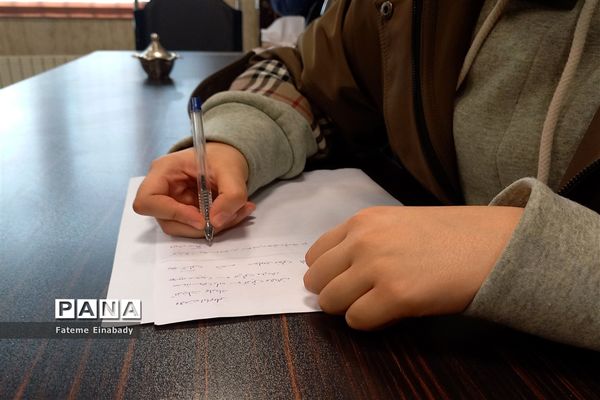جلسه شورای دانش‌آموزی با محوریت دهه‌ فجر در دبیرستان شاهد شهدای اقتدار شهرستان ملارد