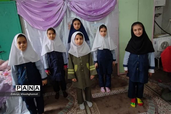 برگزاری جشن میلاد حضرت علی (ع) و روز پدر در مدرسه شهید خاقانی شهرستان شیروان
