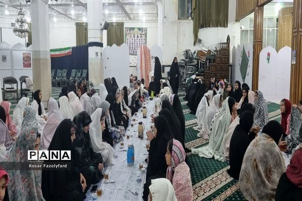 اعتکاف دانش‌آموزان دختر شهرستان مه ولات در مسجد جامع شهر فیض آباد
