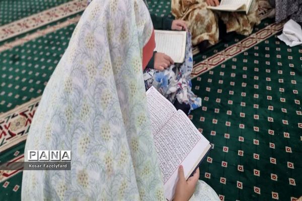 اعتکاف دانش‌آموزان دختر شهرستان مه ولات در مسجد جامع شهر فیض آباد