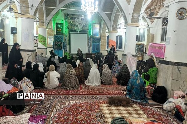 اعتکاف دانش‌آموزی در مسجد محبین نوش آباد