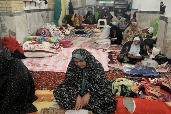 اعتکاف دانش‌آموزی در مسجد محبین نوش آباد