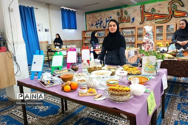 جشنواره غذا در دبیرستان دخترانه خاتم الانبیا در ناحیه دو بهارستان