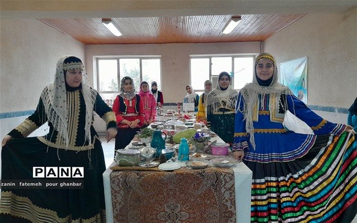 جشنواره اقوام در دبیرستان فاطمیه شهرستان فومن