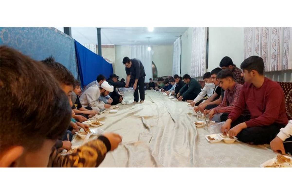 حضور بیش از ۱۴۰۰ دانش آموز شهرستان البرز در اعتکاف / فیلم