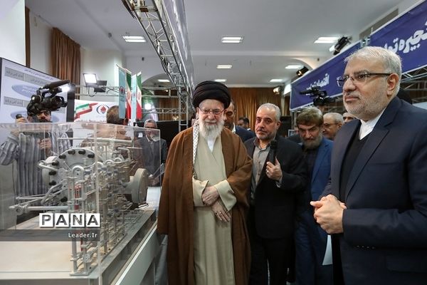 بازدید رهبر انقلاب از نمایشگاه تولید ایرانی