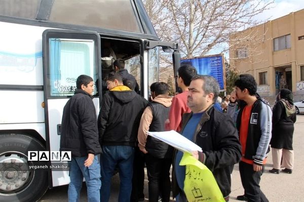 اعزام دانش‌آموزان پسر شهرستان اسفراین به مناطق عملیاتی راهیان نور