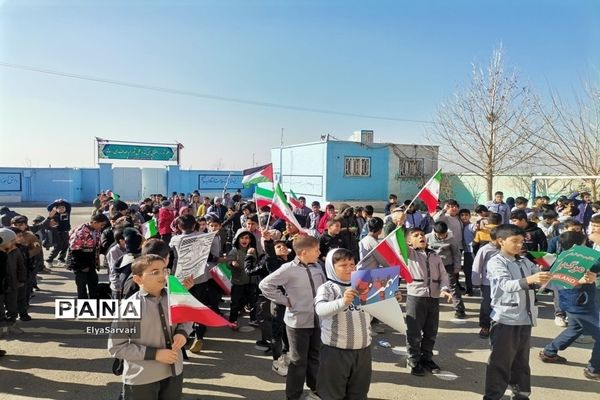 نو اختن زنگ انقلاب در مدارس پسرانه خلیل‌آباد