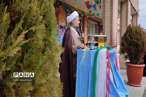 نواختن زنگ انقلاب در دبیرستان شاهد کوثر شهرستان رباط کریم