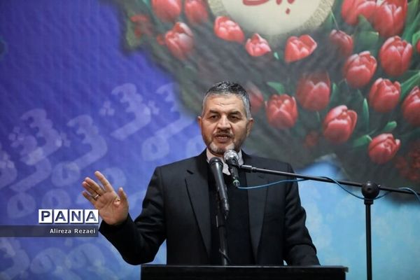 نواخته شدن زنگ انقلاب درمدارس قم