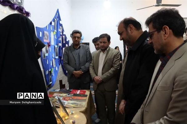 افتتاح نمایشگاه مدرسه انقلاب در مهریز