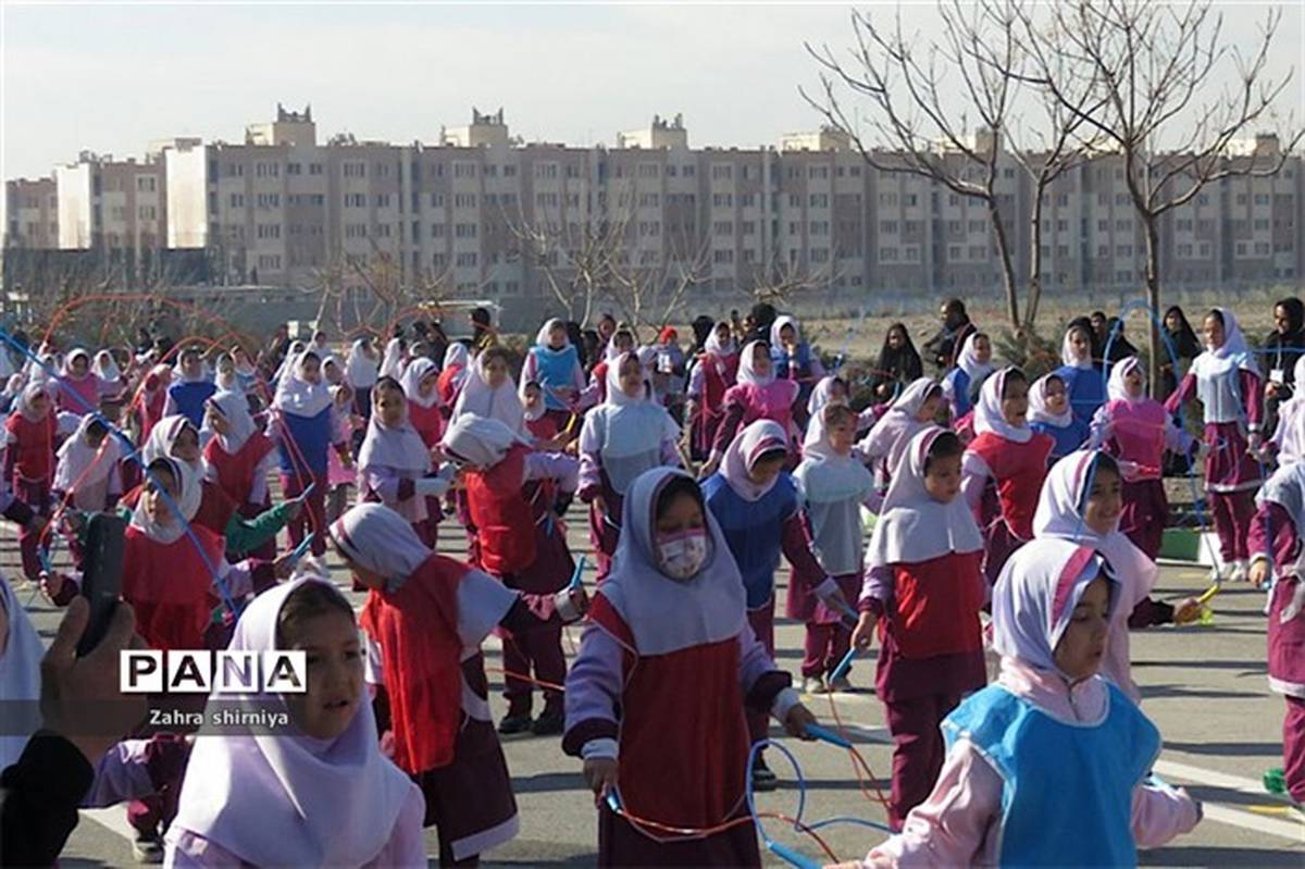 حضور ۱۲۰۰ دانش‌آموز دختر در جشنواره طناب‌زنی دختران ایران در قیامدشت/ فیلم