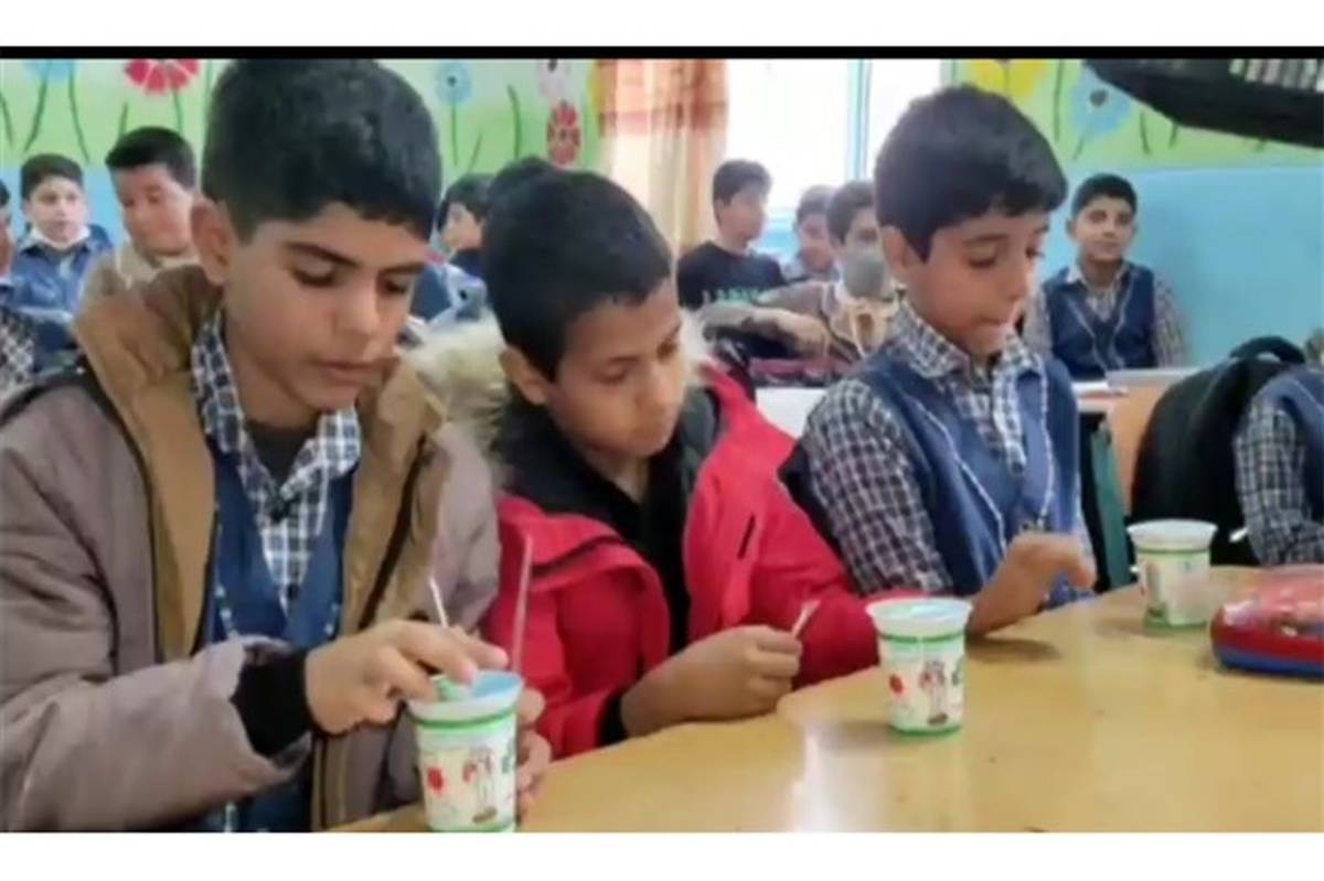 استمرار توزیع شیر رایگان در مدارس سیستان و بلوچستان/فیلم