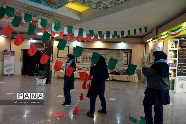 نمایشگاه هنرهای دستی و تجسمی در هفته فرهنگ و هنر