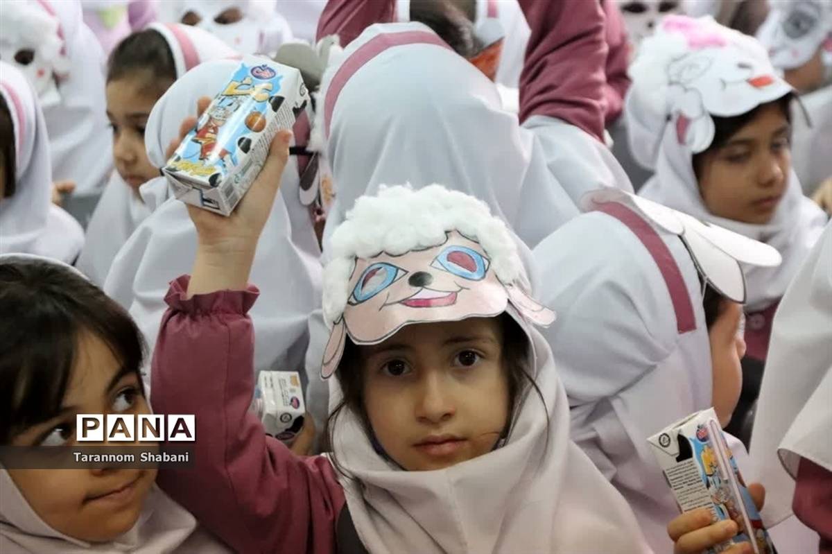 مراسم افتتاحیه طرح توزیع شیر رایگان درشهرستان اسلامشهر
