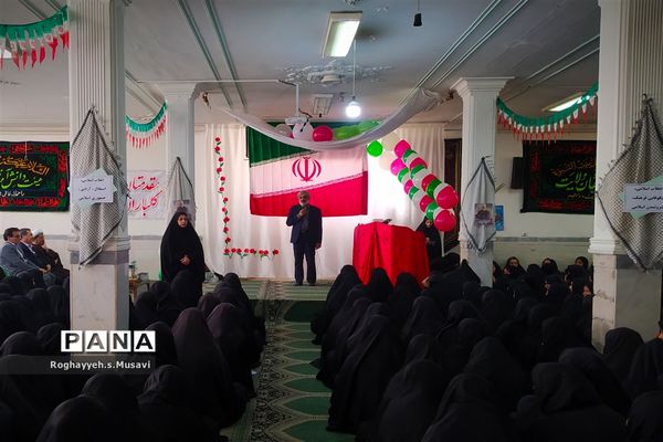 تقدیر از دانش آموزان و دبیران فعال نماز دبیرستان سید احمد فاتحی ۲ قم