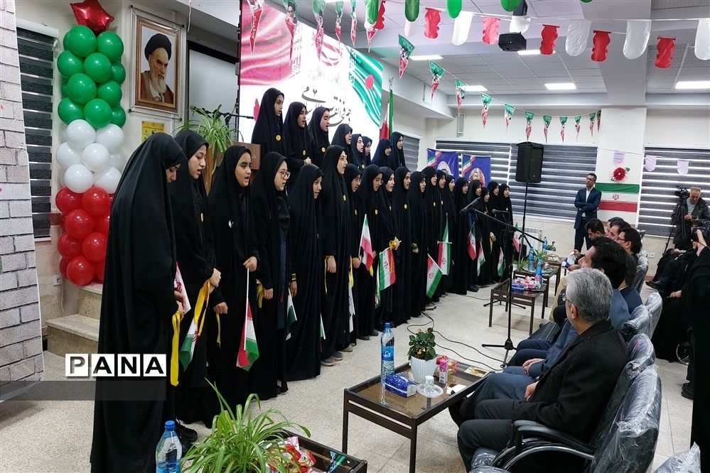 آیین گلبانگ انقلاب اسلامی در مدارس همدان