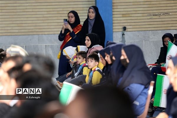 آیین نمادین استانی زنگ انقلاب در آموزشگاه سپیده ناحیه۲ شهرستان شهرکرد