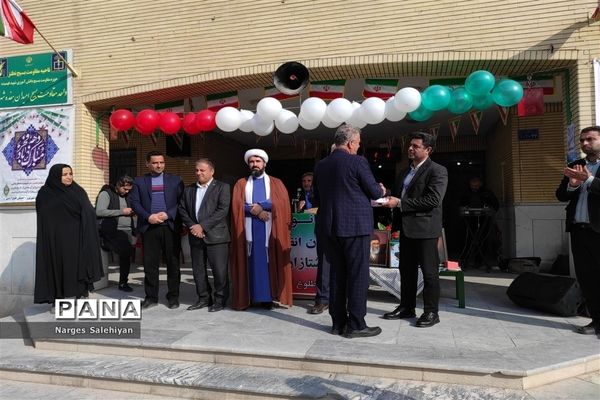 برگزاری مراسم نمادین زنگ انقلاب در منطقه امامزاده بادرود