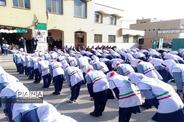 برگزاری مراسم نمادین زنگ انقلاب در منطقه امامزاده بادرود