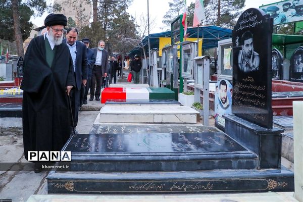 حضور رهبر انقلاب در مرقد امام و گلزار شهدای بهشت زهرا