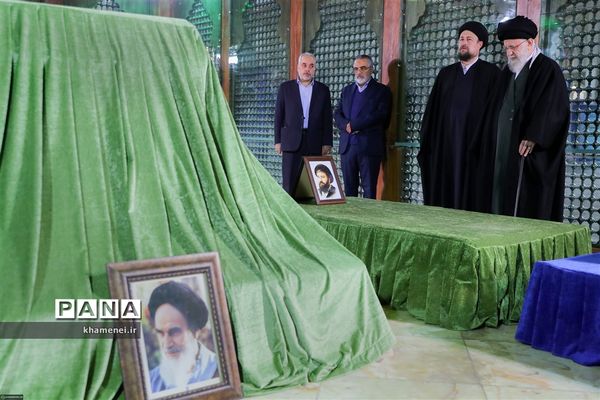 حضور رهبر انقلاب در مرقد امام و گلزار شهدای بهشت زهرا