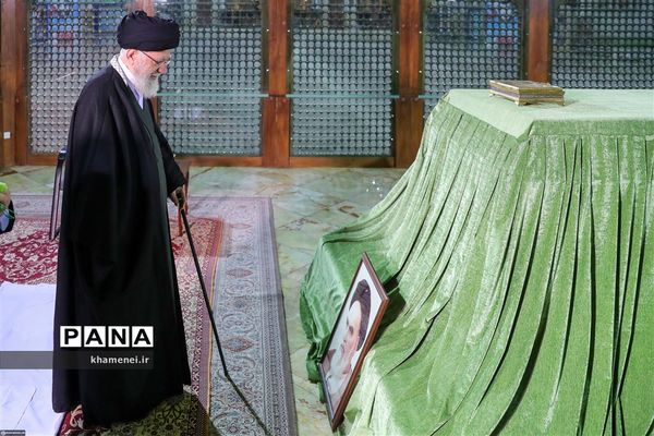 حضور رهبر انقلاب در مرقد امام و گلزار شهدای بهشت زهرا