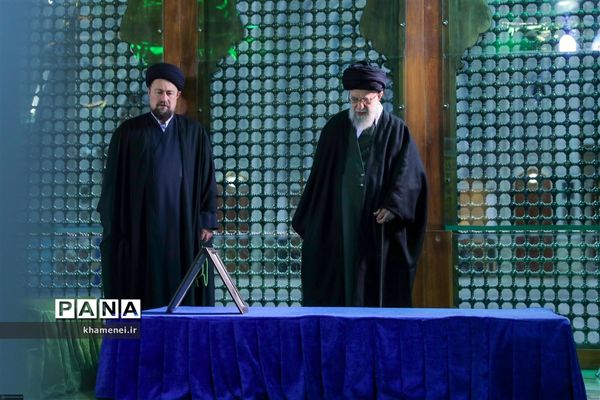 حضور رهبر انقلاب در مرقد امام و گلزار شهدای بهشت زهرا