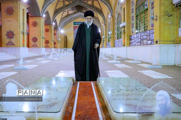 حضور رهبر انقلاب در مرقد امام و گلزار شهدای بهشت زهرا