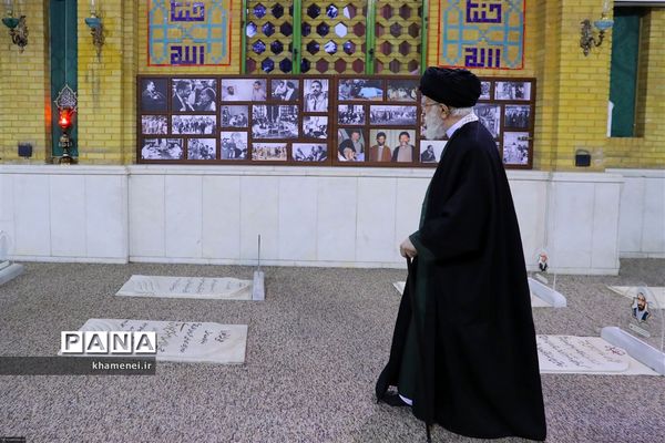 حضور رهبر انقلاب در مرقد امام و گلزار شهدای بهشت زهرا