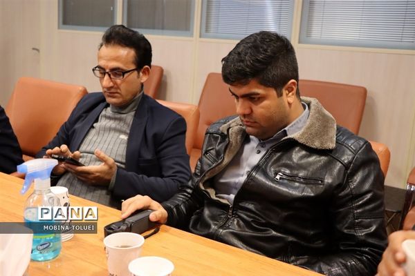 نشست صمیمی فرماندار شهرستان بهارستان با اصحاب رسانه