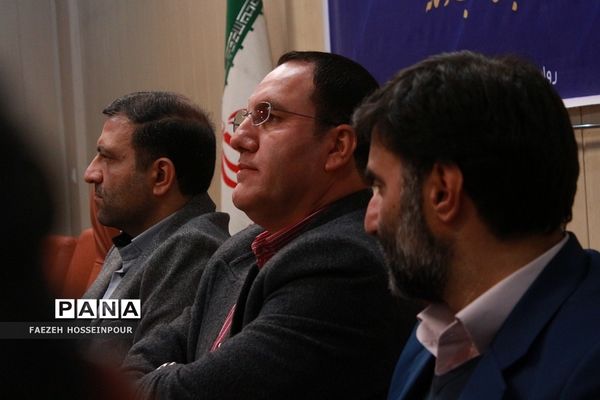 نشست صمیمی فرماندار شهرستان بهارستان با اصحاب رسانه