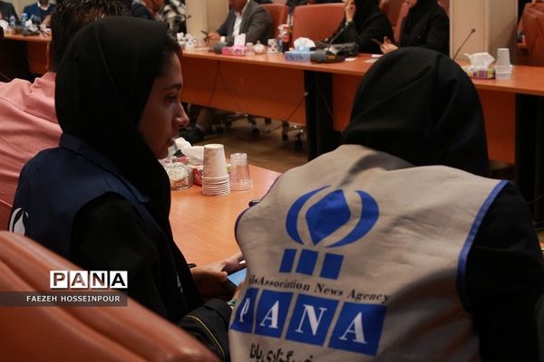 نشست صمیمی فرماندار شهرستان بهارستان با اصحاب رسانه