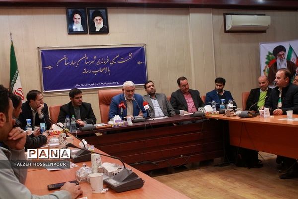 نشست صمیمی فرماندار شهرستان بهارستان با اصحاب رسانه
