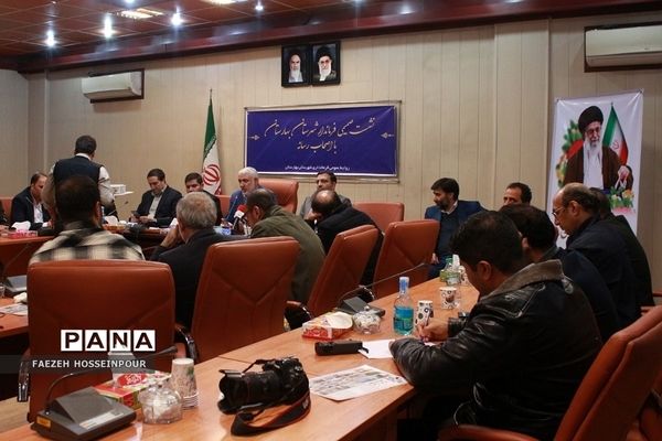 نشست صمیمی فرماندار شهرستان بهارستان با اصحاب رسانه