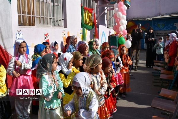 جشن انقلاب در دبستان صفورا مشهد