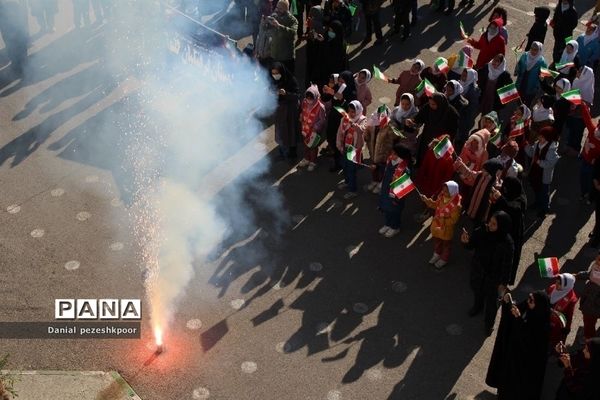 آیین نواختن زنگ انقلاب در مدارس شهرستان گلبهار