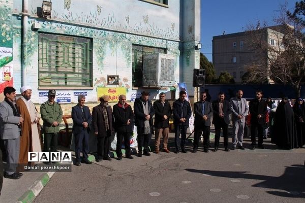 آیین نواختن زنگ انقلاب در مدارس شهرستان گلبهار