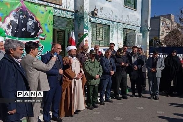 آیین نواختن زنگ انقلاب در مدارس شهرستان گلبهار