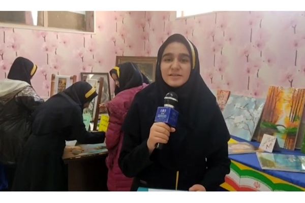 برپایی نمایشگاه فرهنگ و هنر در دبیرستان خدیجه  ناحیه ۲ اصفهان