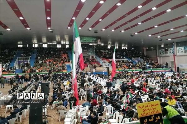 برگزاری جشن آغاز  دهه فجر در سالن شهید بهشتی مشهد