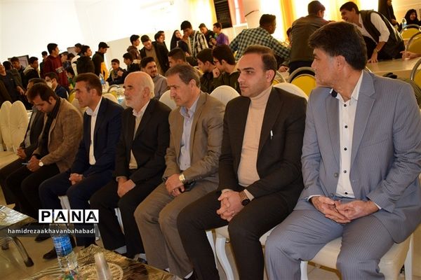 تجلیل از رتبه های برتر کنکورسراسری و برگزیدگان مسابقات فرهنگی هنری بهاباد