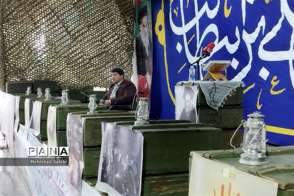 گلباران قبور مطهر شهدا به‌مناسبت دهه فجر در گلزار شهدای شهرستان ملارد