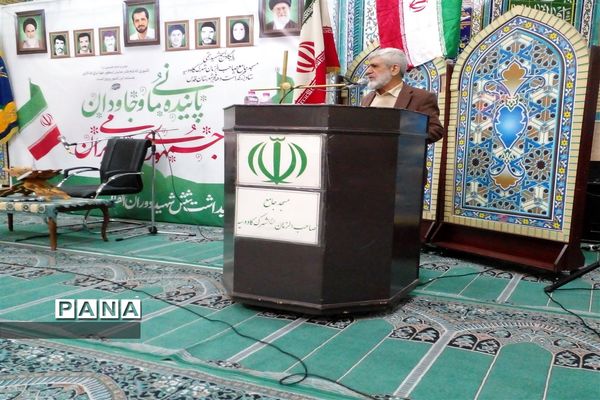 حضور پدر شهید مصطفی احمدی روشن در مراسم آغازین دهه فجر در شهرستان قدس