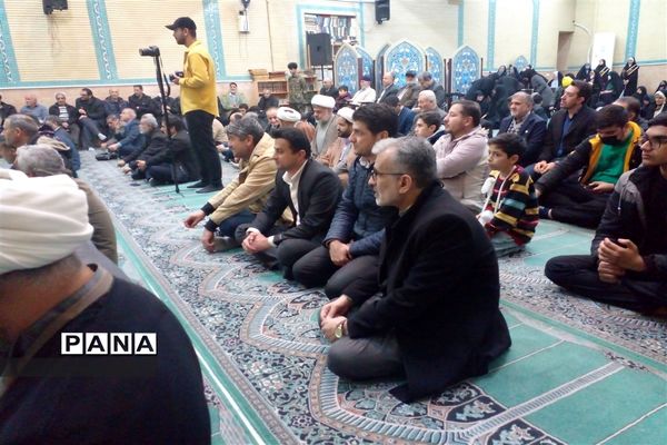 حضور پدر شهید مصطفی احمدی روشن در مراسم آغازین دهه فجر در شهرستان قدس