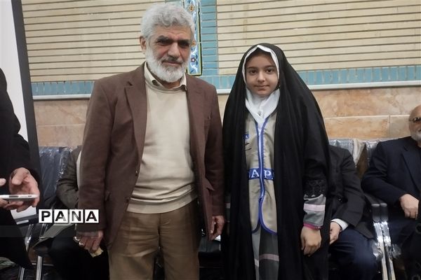 حضور پدر شهید مصطفی احمدی روشن در مراسم آغازین دهه فجر در شهرستان قدس
