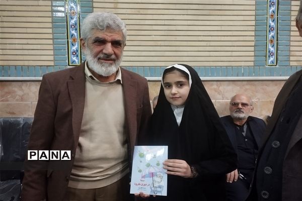 حضور پدر شهید مصطفی احمدی روشن در مراسم آغازین دهه فجر در شهرستان قدس