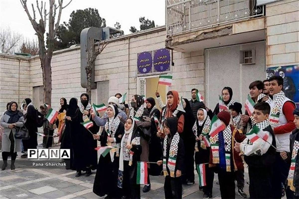 حرکت کاروان نمادین ورود امام خمینی(ره) در شهرستان قرچک