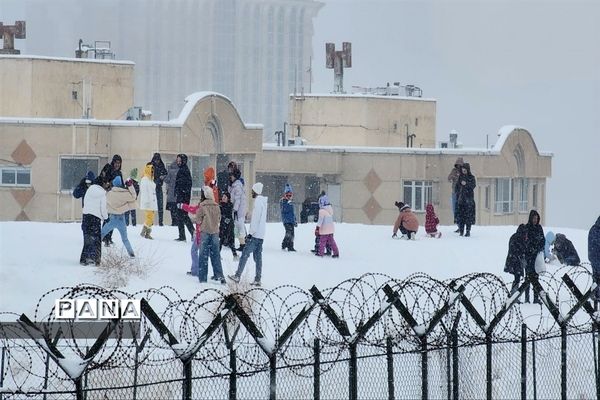 حال و هوای تهرانی ها در یک روز برفی